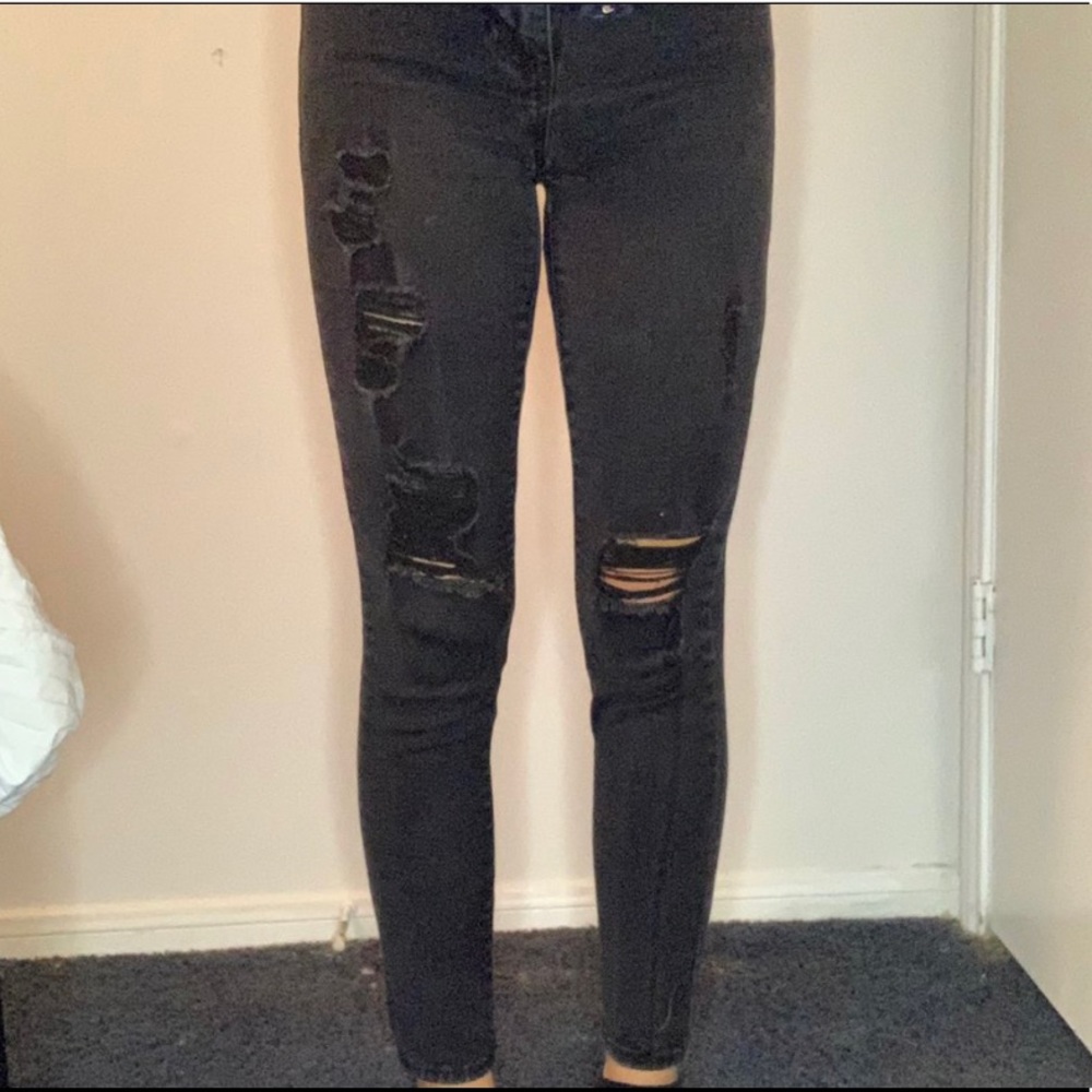 BLACK RIPPED SKINNY JEANS